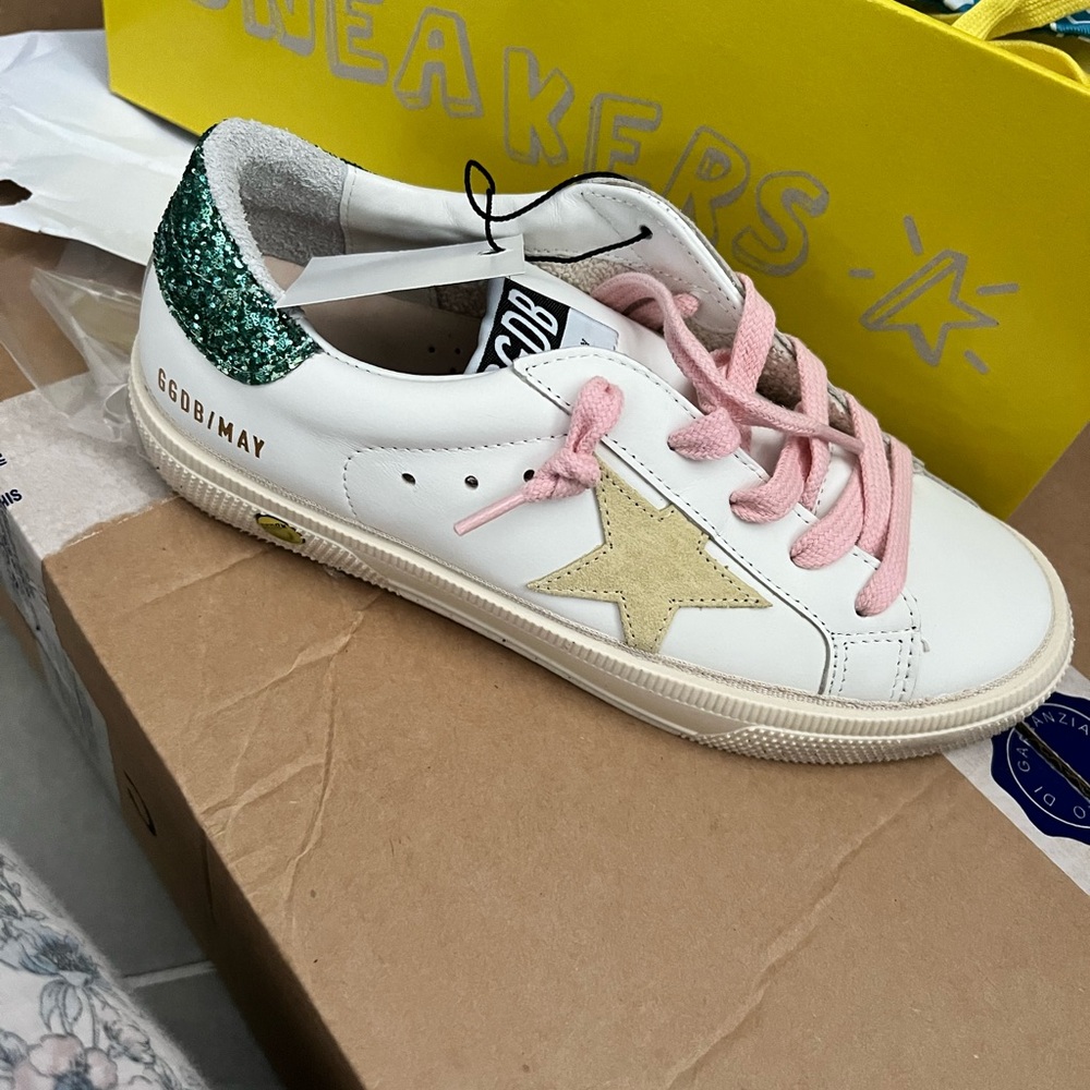 Kids Golden Goose Super Star Lace Up: size 34 KIDS. US size 2 KIDS.
